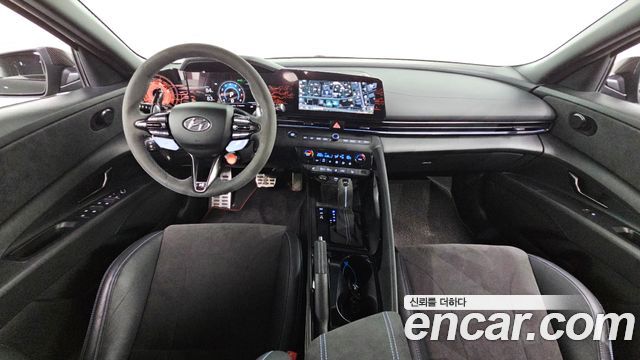 Hyundai Avante — interior