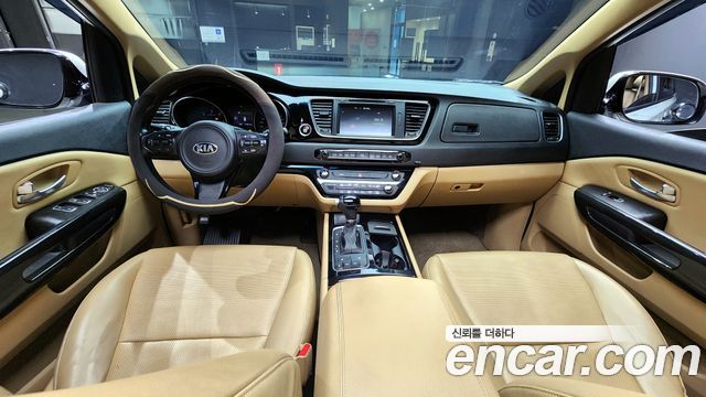 Kia Carnival — interior
