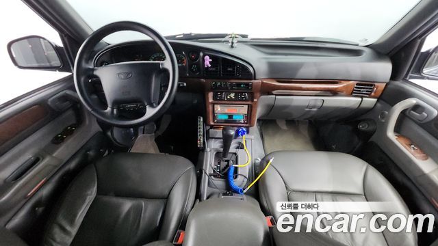 KG Mobility Musso — interior