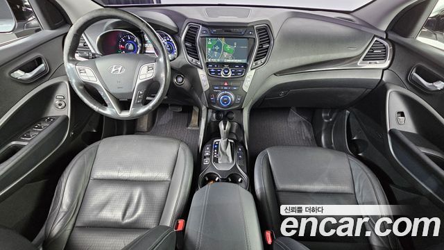 Hyundai Santa Fe — interior