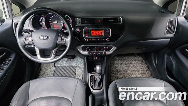 Kia Pride — interior