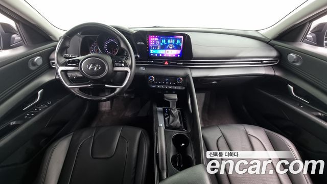 Hyundai Avante — interior