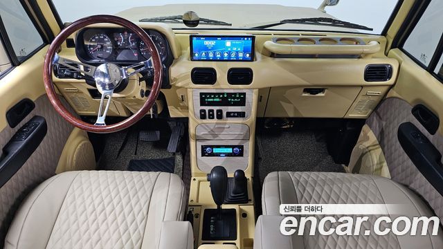 Hyundai Galloper — interior