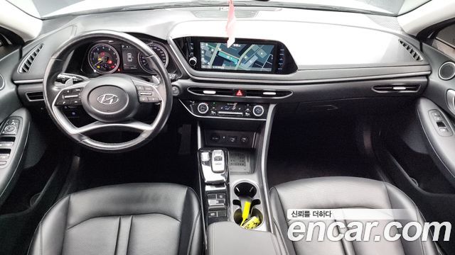 Hyundai Sonata — interior