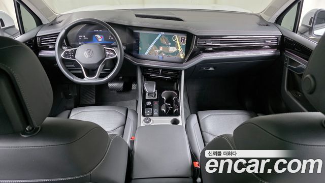 Volkswagen Touareg — interior
