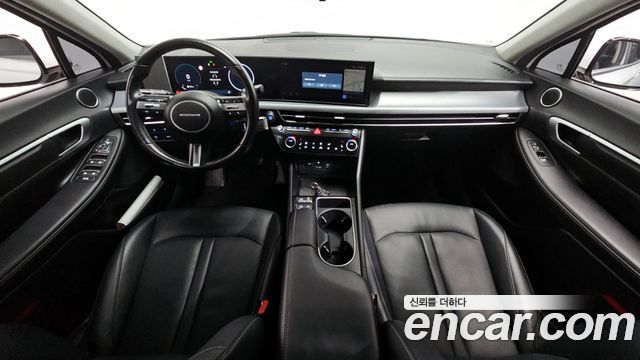 Hyundai Sonata — interior