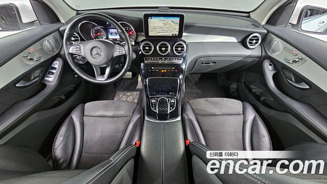 Mercedes-Benz GLC-Class — interior