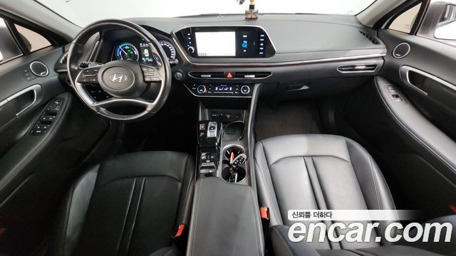 Hyundai Sonata — interior