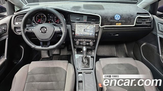 Volkswagen Golf — interior