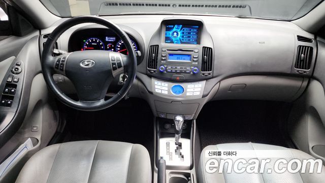 Hyundai Avante — interior
