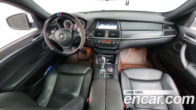 BMW X6 M — interior