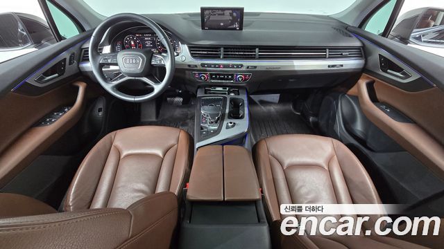 Audi Q7 — interior