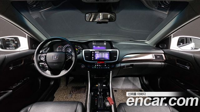 Honda Accord — interior