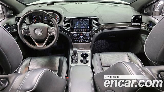 Jeep Cherokee — interior
