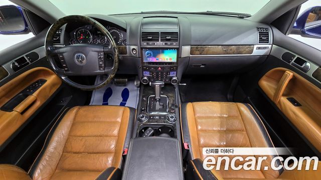 Volkswagen Touareg — interior