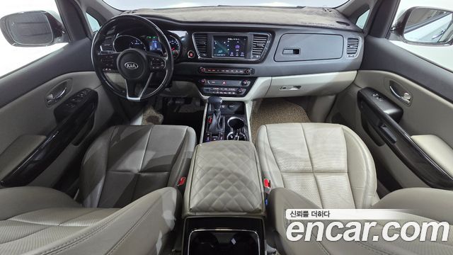 Kia Carnival — interior