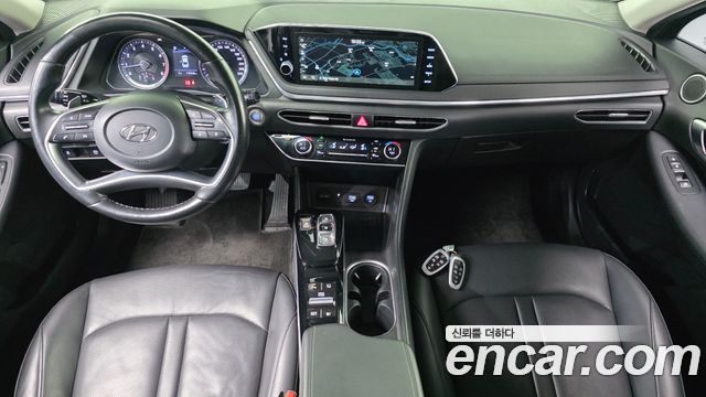 Hyundai Sonata — interior