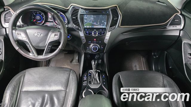Hyundai Santa Fe — interior