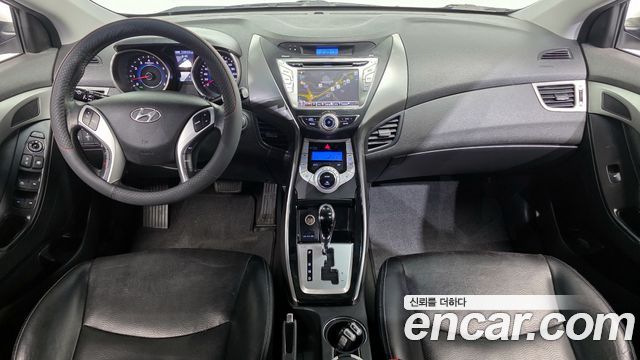 Hyundai Avante — interior