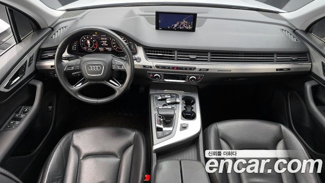 Audi Q7 — interior