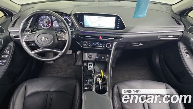 Hyundai Sonata — interior