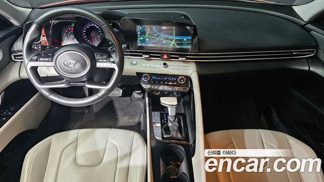 Hyundai Avante — interior