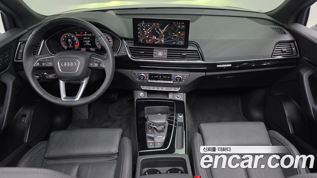 Audi Q5 — interior