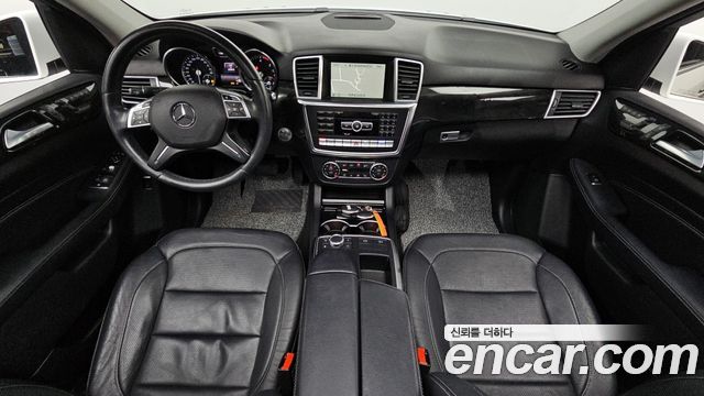 Mercedes-Benz M-Class — interior