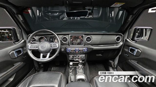 Jeep Wrangler — interior