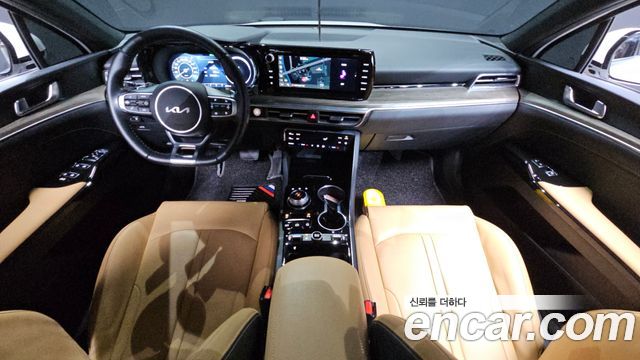 Kia K5 — interior