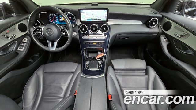 Mercedes-Benz GLC-Class — interior