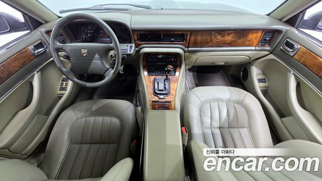 Jaguar XJ-6 — interior