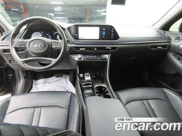 Hyundai Sonata — interior
