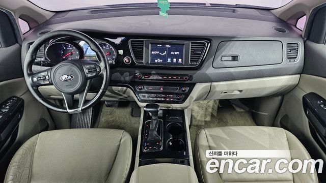 Kia Carnival — interior
