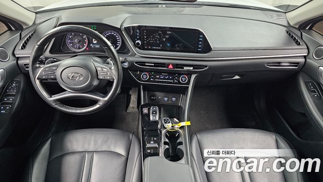 Hyundai Sonata — interior