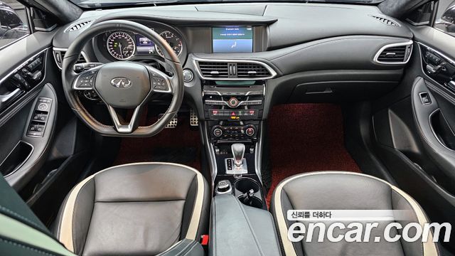 Infiniti Q30 — interior