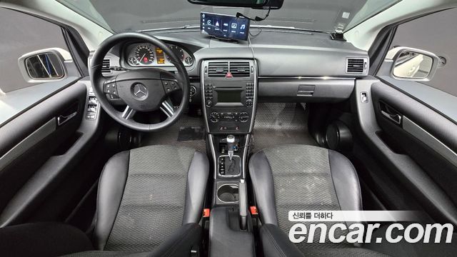 Mercedes-Benz B-Class — interior