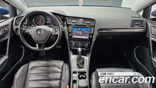 Volkswagen Golf — interior
