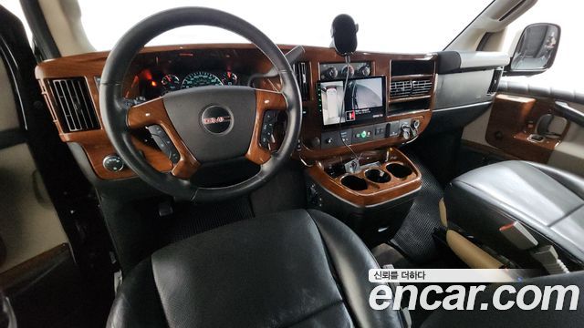 GMC Savana — interior