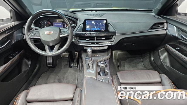 Cadillac CT4 — interior