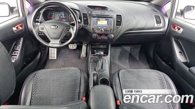 Kia K3 — interior