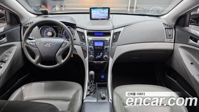 Hyundai Sonata — interior
