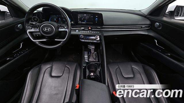 Hyundai Avante — interior
