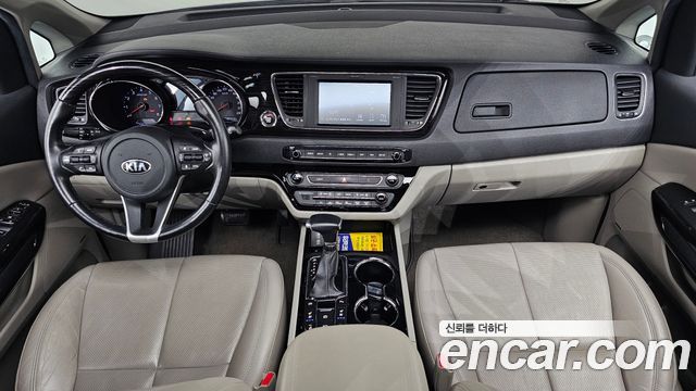 Kia Carnival — interior