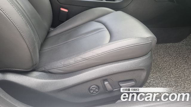 Hyundai Sonata — interior