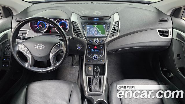 Hyundai Avante — interior