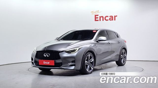 Infiniti Q30 — exterior