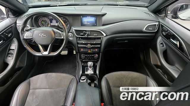 Infiniti Q30 — interior
