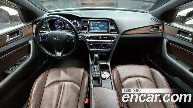 Hyundai Sonata — interior