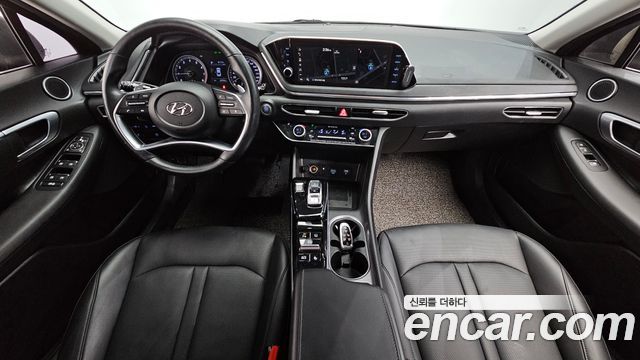 Hyundai Sonata — interior